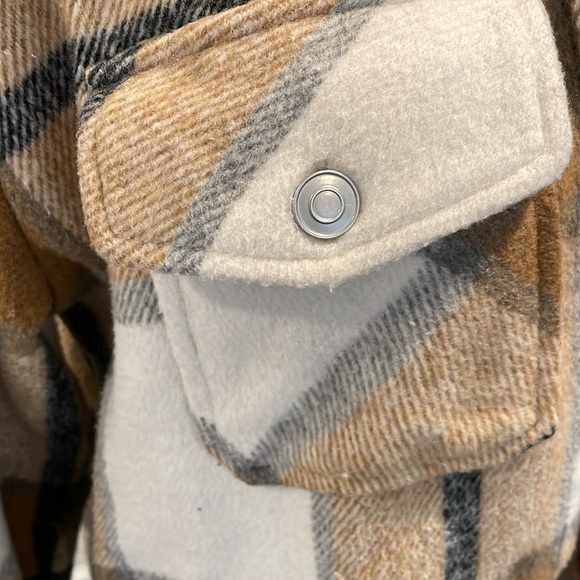 Shacket Size Small - Picture 2 of 6